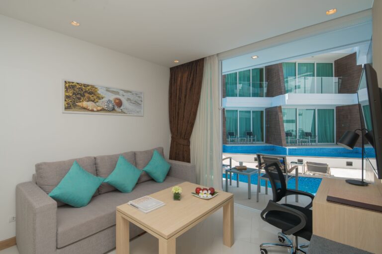 deluxe-phuekt-beachfront-hotel-room-pool-access-rawai