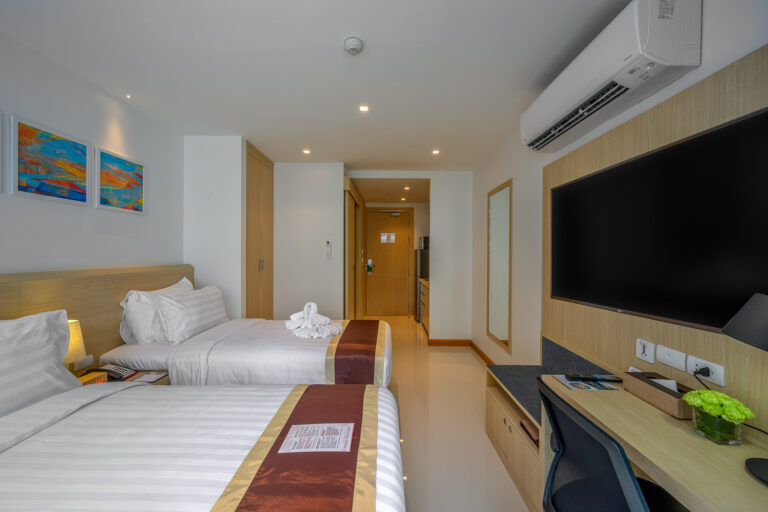 hotel-phuekt-suite-beachfront-2-bedroom-pool-access-rawai
