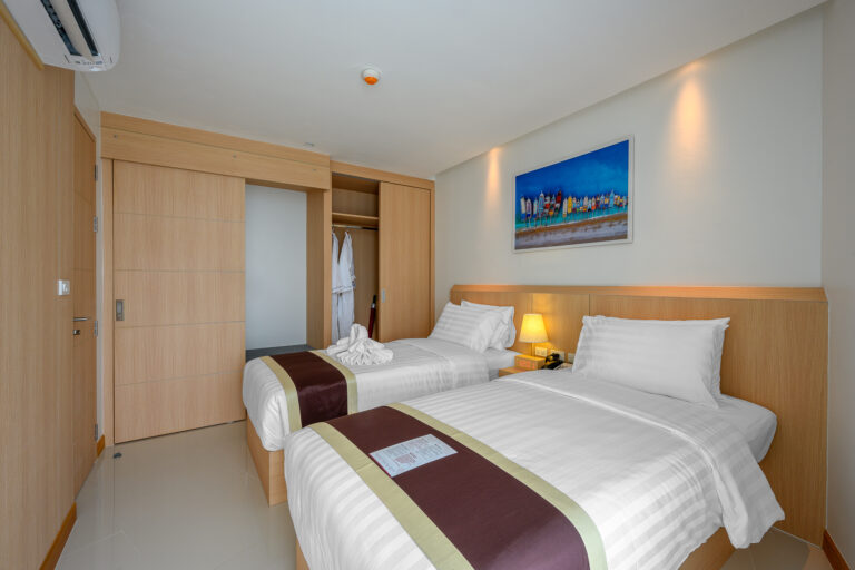 phuekt-beachfront-hotel-2-bedroom-suite-pool-access-rawai