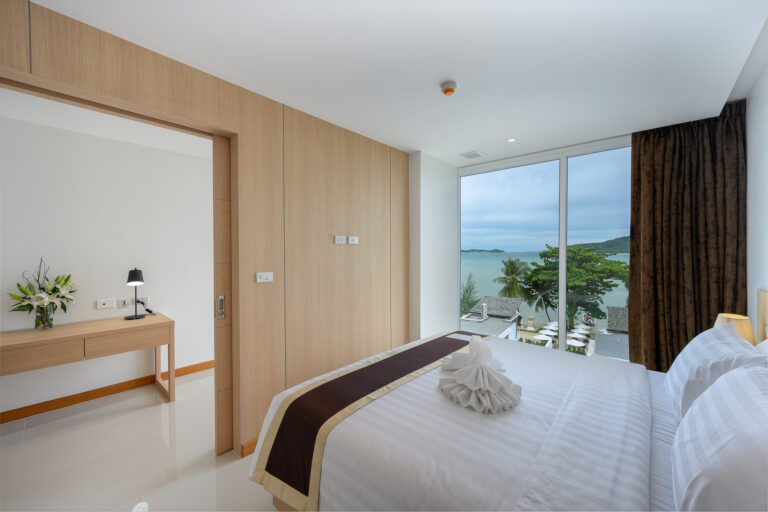 phuekt-pool-access-suite-beachfront-hotel-2-bedroom-rawai