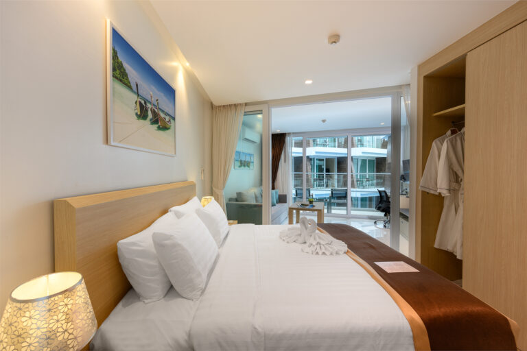 phuket beachfront hotel One Bedroom Suite-One Seaview Bedroom