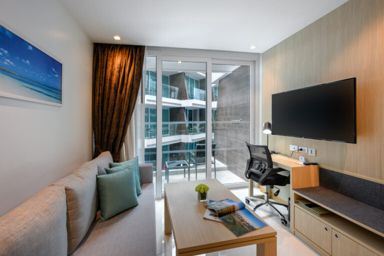 pool-access-hotel-deluxe-rawai-beachfront-phuekt-room