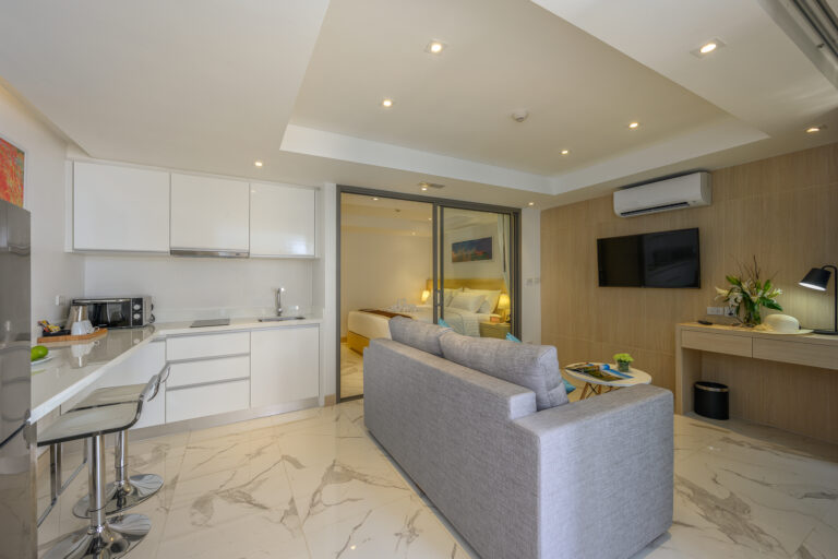 suite-executive-hotel-beach-phuket-beachfront-rawai