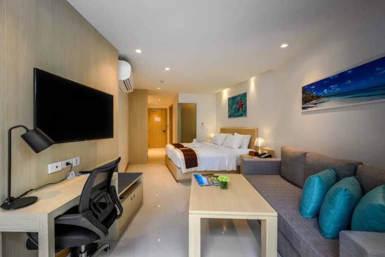beachfront-hotel-phuket-deluxe-room-balcony