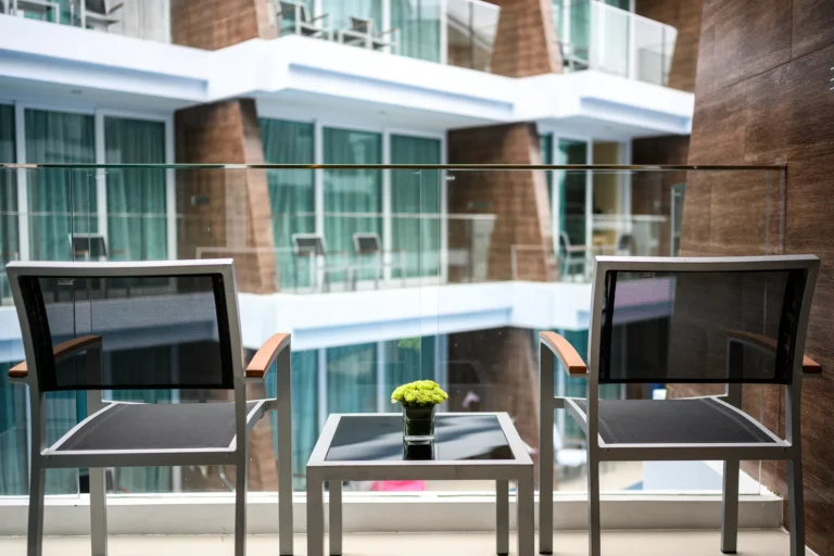 phuket-beachfront-hotel-balcony-deluxe-room